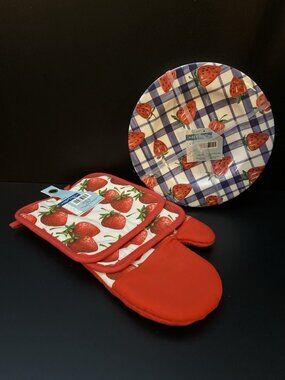 LOT of 7 Kitchen Set Pot Holders Oven Mitt Plates Fruit Strawberry Strawberries